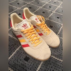 Adidas Sneakers 7.5